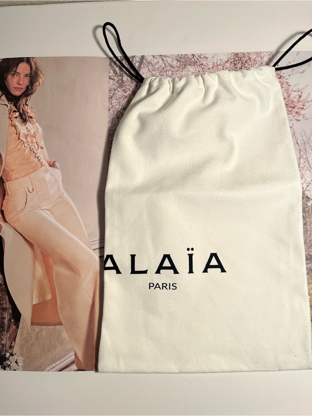 Alaïa Paris Cream Drawstring Dust Bag 🎩